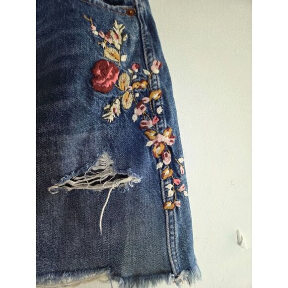 Abercrombie & Fitch Women Blue Denim w/Multicolor Floral Embroidery Skirt sz 26 - Picture 3 of 7